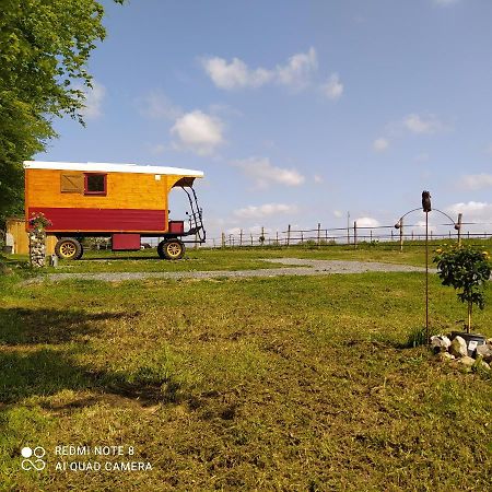 Veritable Roulotte Hippomobile "La Bailleul" Mentheville Eksteriør bilde