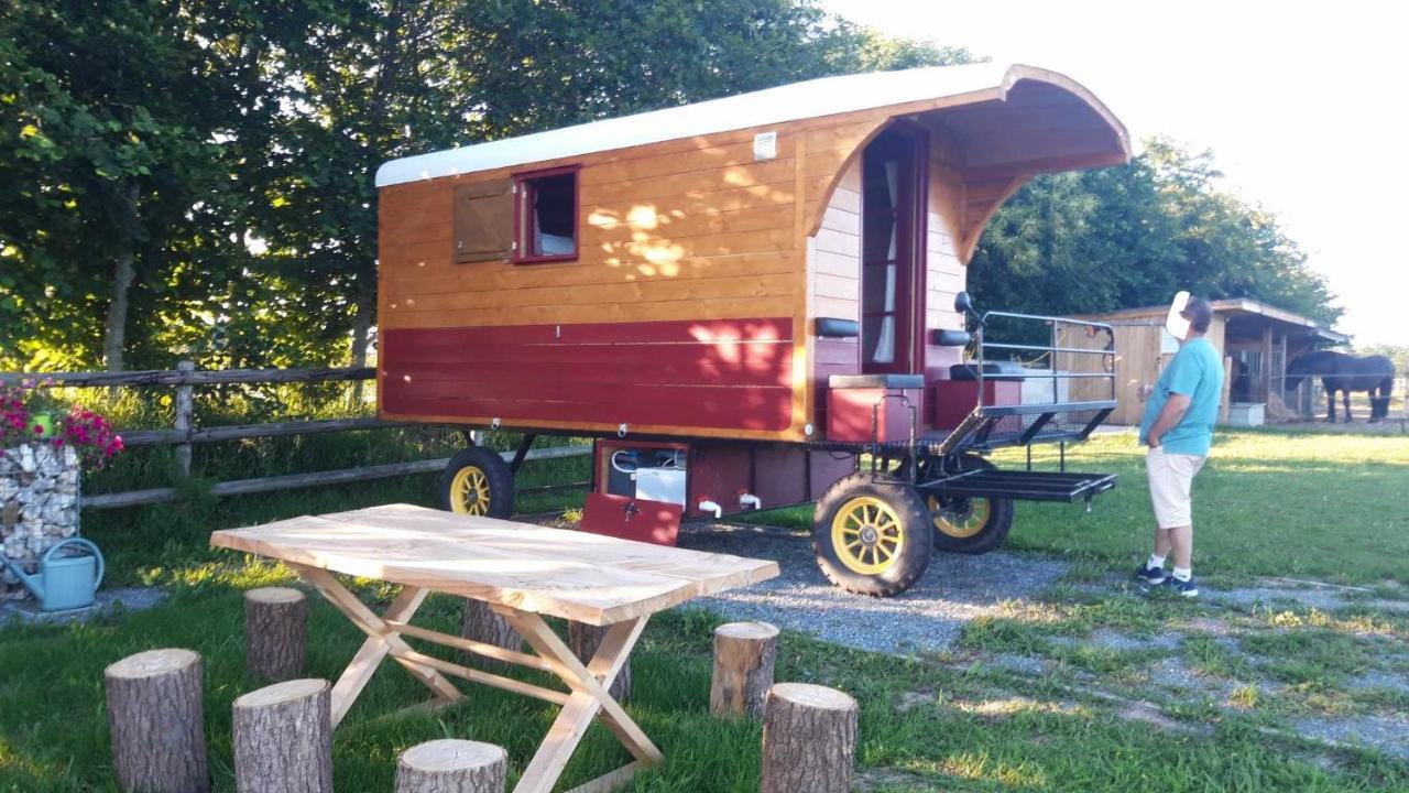 Veritable Roulotte Hippomobile "La Bailleul" Mentheville Eksteriør bilde